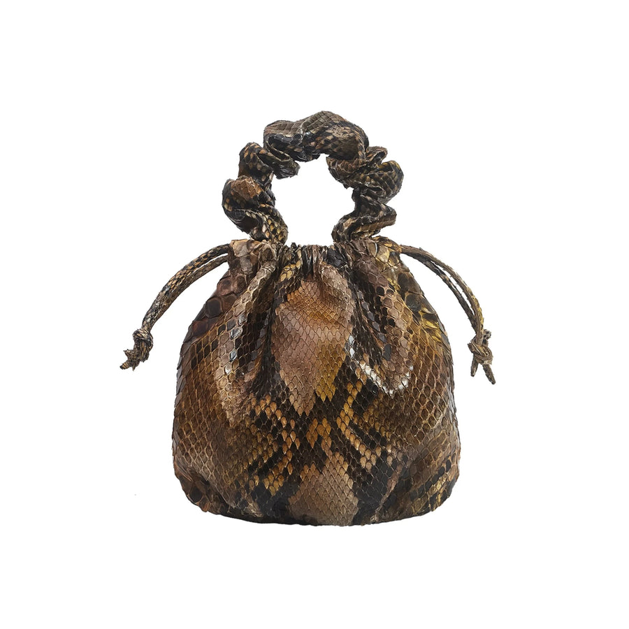 GLOSSY ANIMAL PRINT PYTHON POUCH IN SMALL

Scrunchy Design Handle
Interiors in Suede
Available in sizes: M, S and Mini Banane Sac
Color: Animal Print
Handcrafted in Peru
 Dimensions:

Size: Small
19H X 23.5W X 6D
Weight 150gr